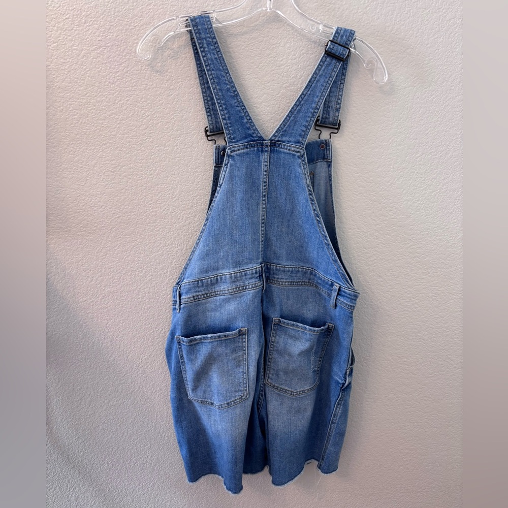 GAP Women’s Light Blue Denim Short Overalls - Picture 3 of 4